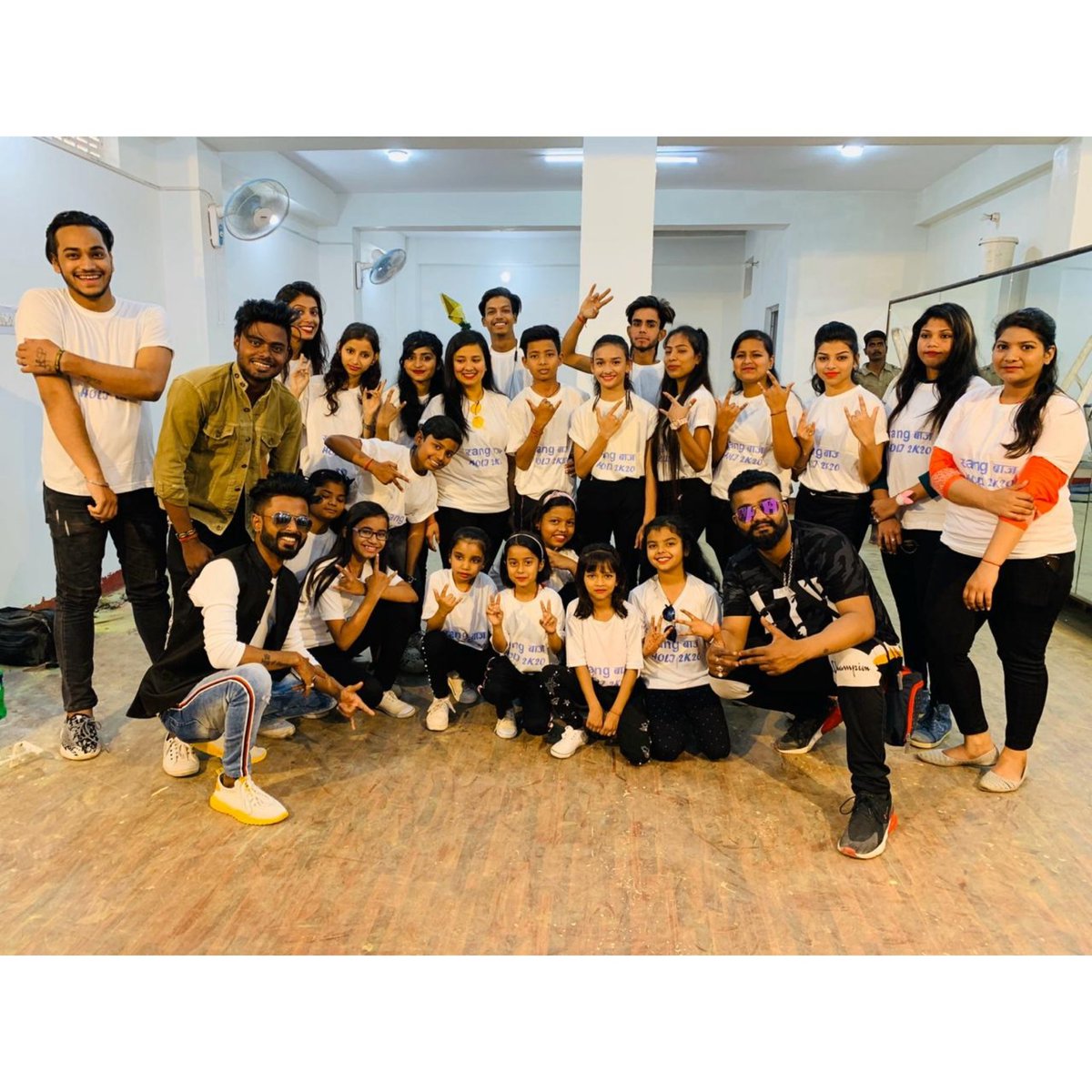 kodpatna's tweet photo. Ready 4 रang Baaz Holi:-2k20 😊
All D Best Guyzzzzz And my #kodcrew
#teamkod #kingofdancepatna #kingofdancebihar #kingifdanceindia #bestdanceclassinlatna #kodcrew #bestdanceclassinindia #rangbaazholi2k20 #holieve https://t.co/FAN3BjQB6V