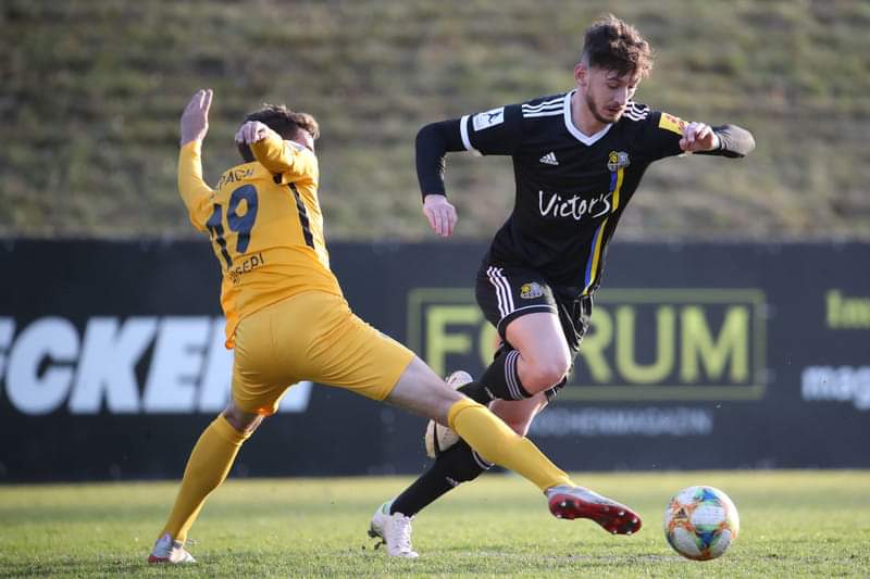 ersterfcs1903's tweet photo. Vor'm Spielstart wollen wir noch einem 🔵⚫ Geburtstagskind gratulieren! ☺️
Herzlichen Glückwunsch und alles Gute zum Geburtstag, Cedric #Euschen! 🔵⚫🎂
#ersterfcs https://t.co/GxZlbTfGCP