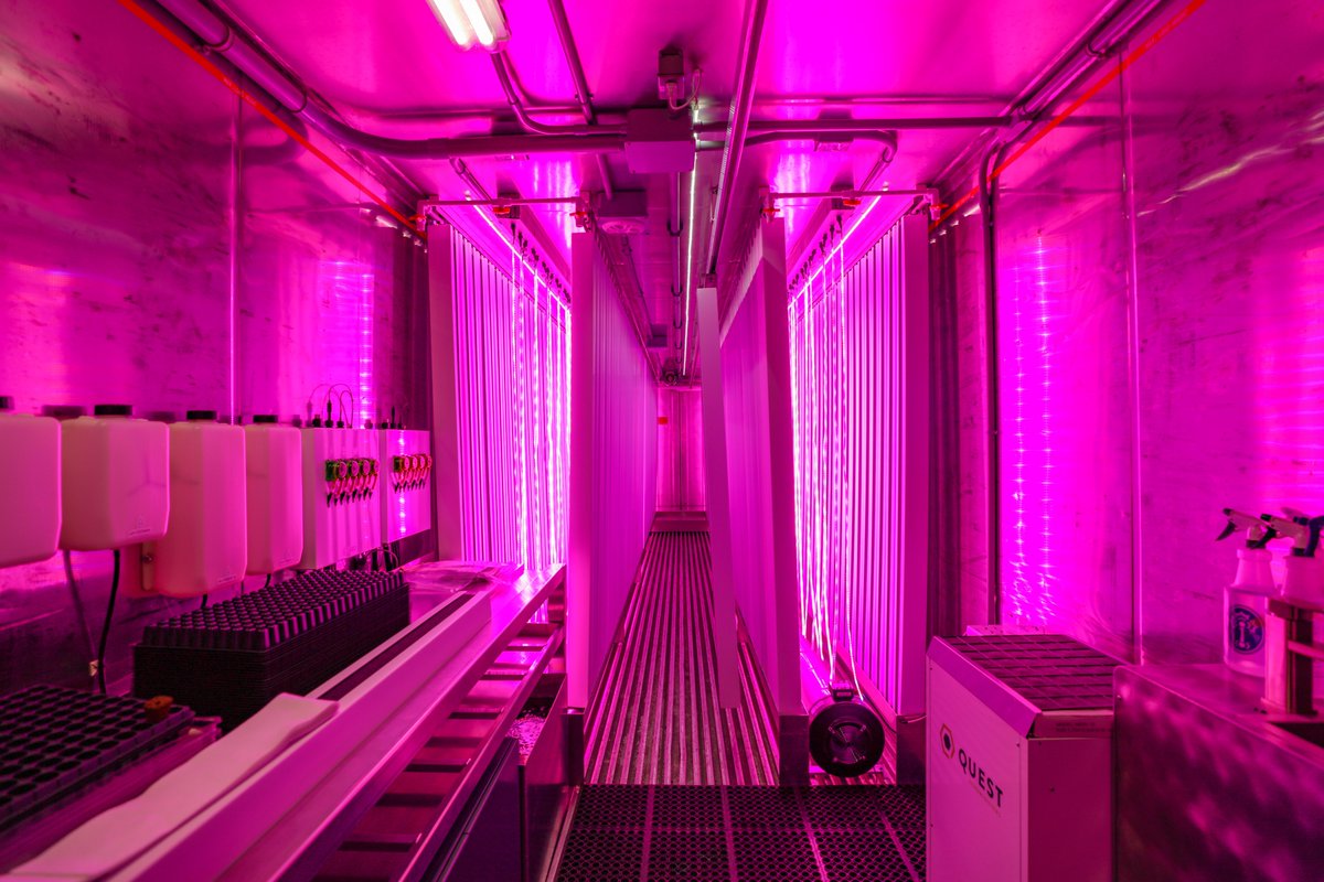 durhamcollege's tweet photo. Did you know that DC has a Hydroponic Farm inside of a freight shipping container? It allows DC #horticulture students and staff to grow leafy greens year-round for use at the Centre for Food and @Bistro_67. It also uses 90% less water than traditional farming methods. https://t.co/s3oE2Z2RwV