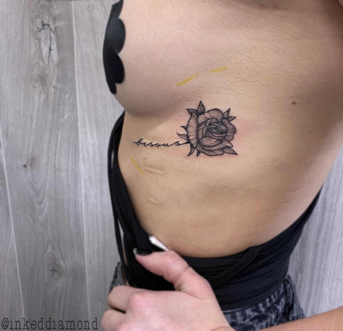 Origin_Arts's tweet photo. One from a few weeks back for the wonderful Marion and her first tattoo :) ✨ 

Thank you for sitting so well for this piece Tattooed by resident artist @inkeddiamond ✨ 

#loughborough #firsttattoo #rosetattoo #ribtattoo #bisous #cutetattoo #origins #loveloughborough https://t.co/9rFqQ6rWL8