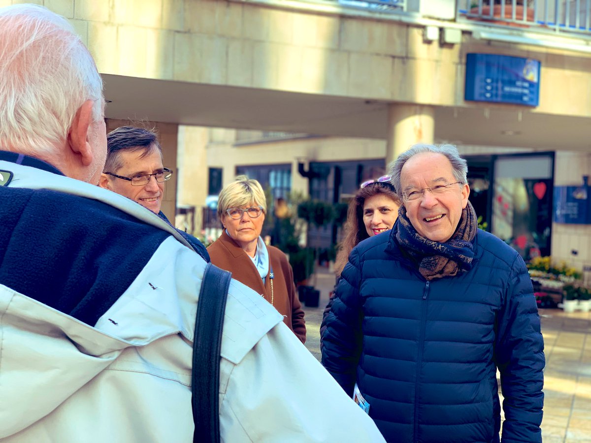 EnsembleLCSC's tweet photo. Une équipe soudée, motivée et présente à la rencontre des Cellois aujourd’hui encore !

Découvrez l’équipe Ensemble Pour LCSC @odelaporte : https://t.co/lKH4lfeAqx

Réunion publique le 11 mars à 20h à la salle Caravelle !

#Municipales2020  #LCSC #EnsembleLCSC #LaCelleSaintCloud https://t.co/eZFIUgO2Bj