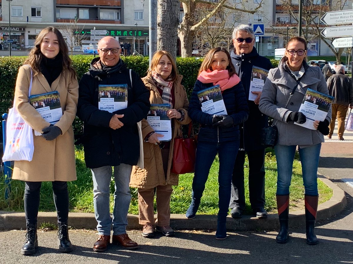 EnsembleLCSC's tweet photo. Une équipe soudée, motivée et présente à la rencontre des Cellois aujourd’hui encore !

Découvrez l’équipe Ensemble Pour LCSC @odelaporte : https://t.co/lKH4lfeAqx

Réunion publique le 11 mars à 20h à la salle Caravelle !

#Municipales2020  #LCSC #EnsembleLCSC #LaCelleSaintCloud https://t.co/eZFIUgO2Bj