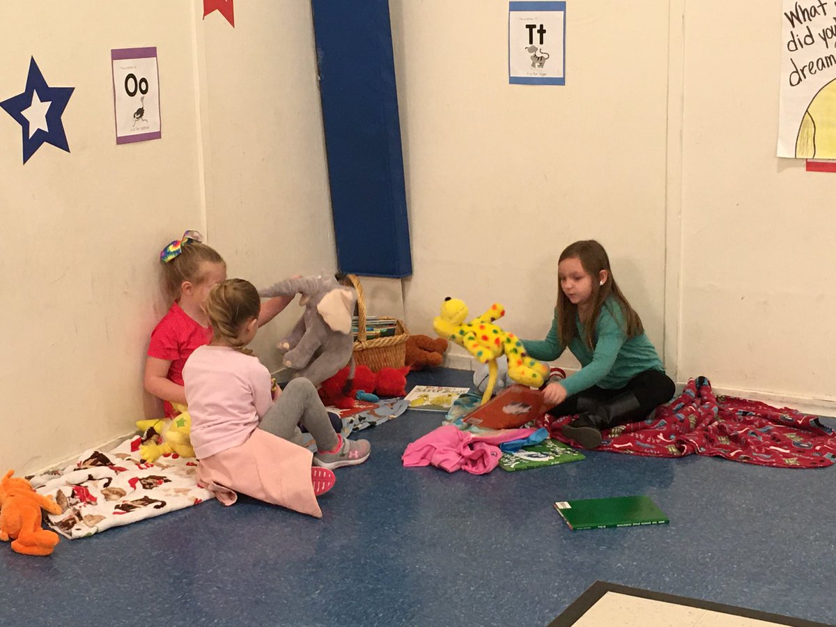 Youngfes1's tweet photo. More from Seussville! #fesrocks #fessparkles https://t.co/ByNlN8ws5t
