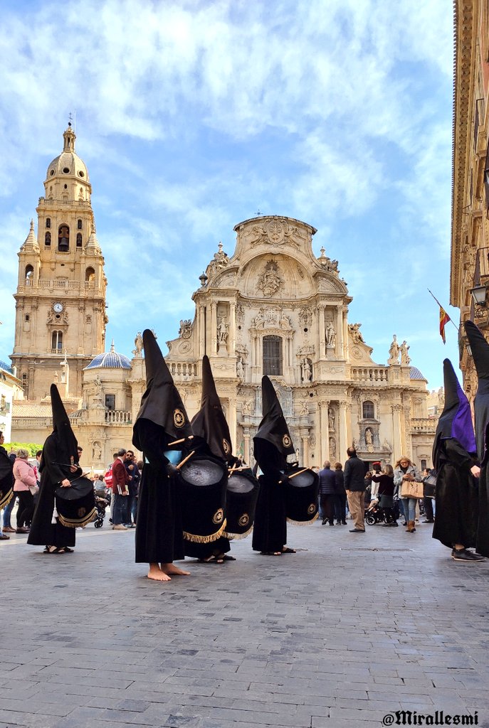 El via passionis que da color a Murcia, y anuncia con tambores que se acerca la Semana Santa. #SemanaSantaMurcia
