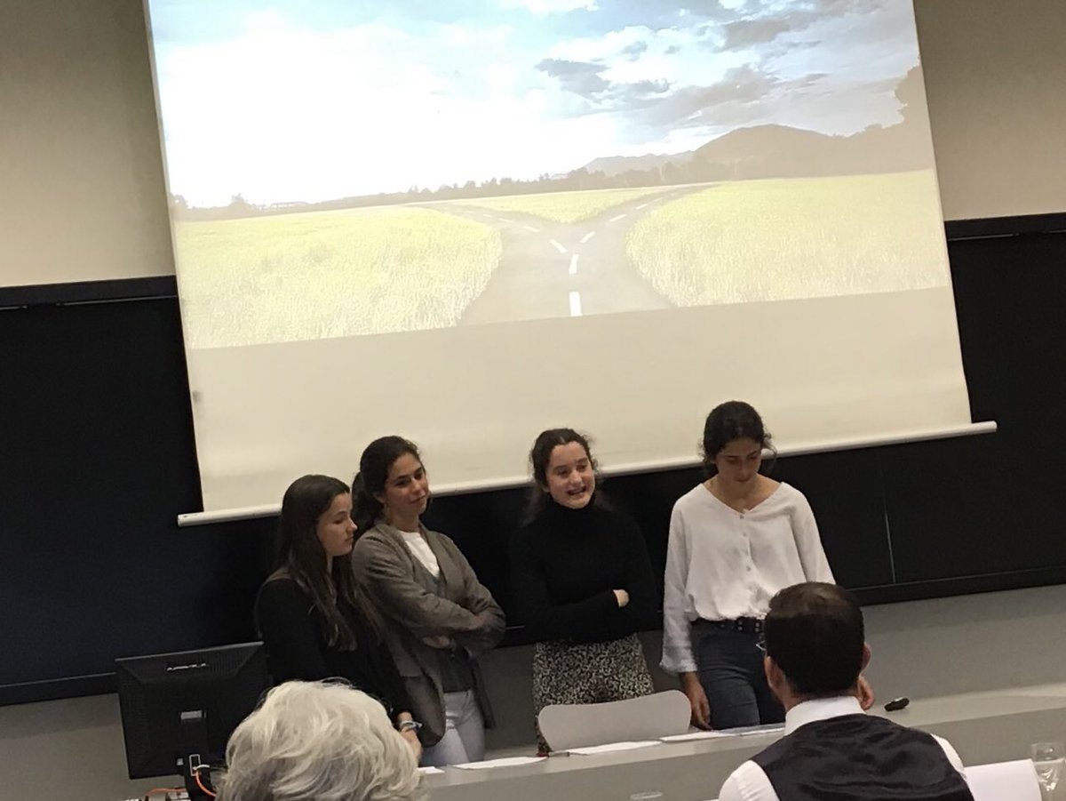 silviaoer's tweet photo. Todas nuestras alumnas están defendiendo sus trabajos muy bien. https://t.co/SuWsk3Zukh