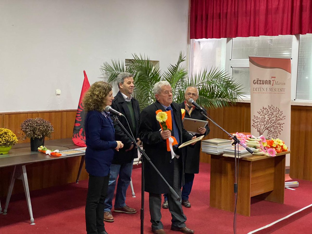BashkiaP's tweet photo. Gëzuar 7 Marsi, festa e mësonjësve!

Respekt, nirënjohje dhe krenari për çdo mësues/e që i ka dedikuar jetën  arsimimit të brezave✍. Përulje për punën e atyre që nuk janë më mes nesh por që me punën e tyre të pa kursyer kanë dhënë dije për të gjithë ne. 
 Gëzuar!💐 https://t.co/JWyEvgcQN7