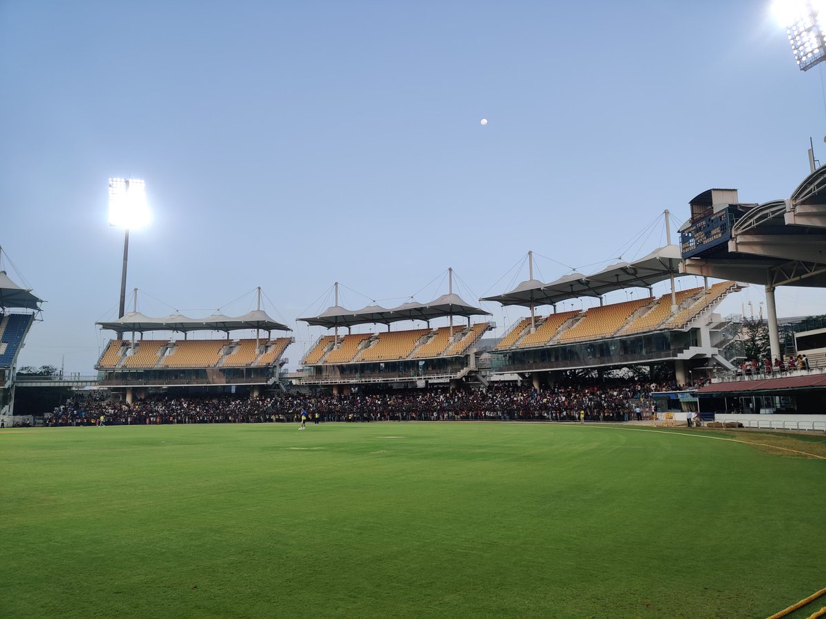ChennaiIPL's tweet photo. Anbaala...Thaanaa Serndha Kootam! #AnbuDen #SuperGrind #WhistlePodu ๐ฆ๐ https://t.co/9xCVCK5ssj