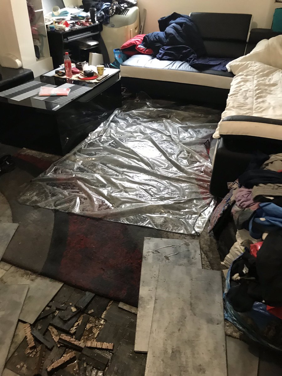 AlexandreSaada's tweet photo. Voila une des réalisations de la Mairie du Pré : Allée A.Quizet, une famille complètement abandonnée par la Ville et par le bailleur 3F. Depuis dimanche, aucun agent de la ville n’a été envoyé. Quelle honte ! Cette famille est abandonnée, avec @DemainLePre nous nous mobiliserons! https://t.co/CQZRL65n2W