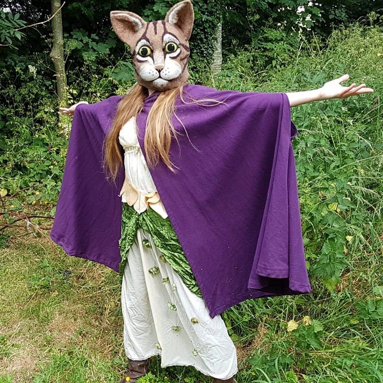 #MarchMeetTheMaker Day 7: You. I'm a quiet mum of twins living in the countryside, minding my own business until I put a mask on when I suddenly become an extrovert 😂 #marchmeetthemaker2020 #felting #needlefelting #independentcraft #DorsetTeam #catmask #feltmask #catheadmask
