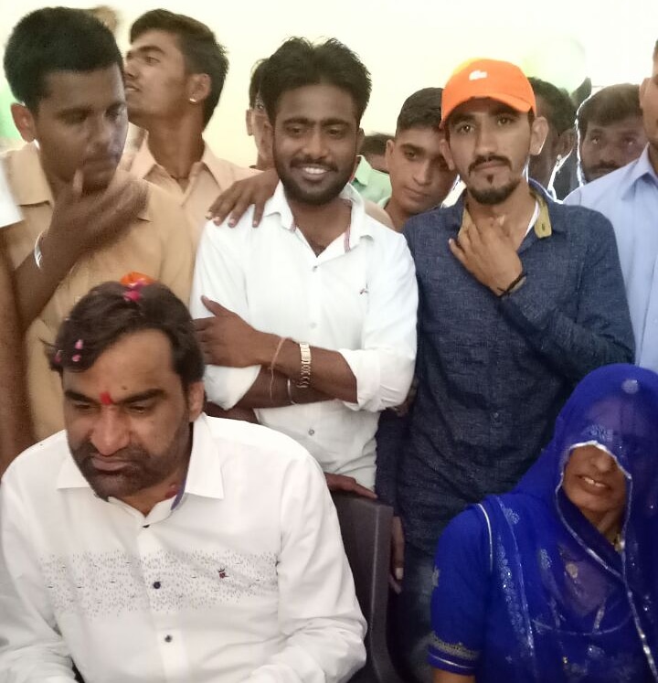 MangalVaishnav3's tweet photo. कौन कहता है कि हनुमान अकेला है ✌️
लाखों चाहने वालों का मैला है ✌️🔰✌️
#WesupportHanumanbeniwal 
@hanumanbeniwal @RLPINDIAorg @NarayanBeniwal7 @PukhrajEr https://t.co/3RRGslPjCX