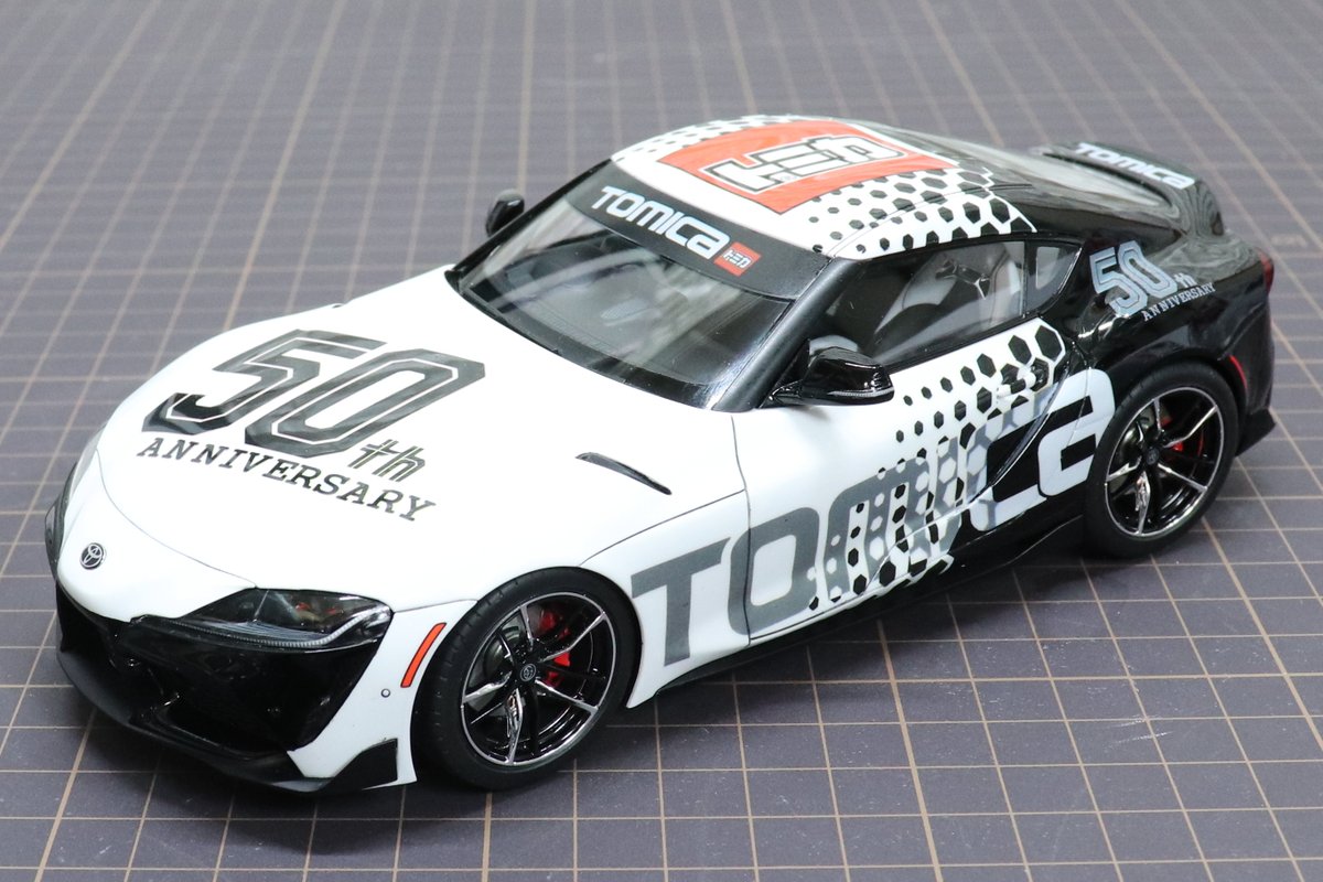十一夜秋穂 Twitterissa Grsupra タミヤｇｒスープラ完成しました トミカ50周年 自動車メーカーコラボプロジェクトのデザインを参考に制作しました 資料が左側しかないので解らない部分は想像です ６月に展示の実車 トミカでの答え合わせが楽しみです