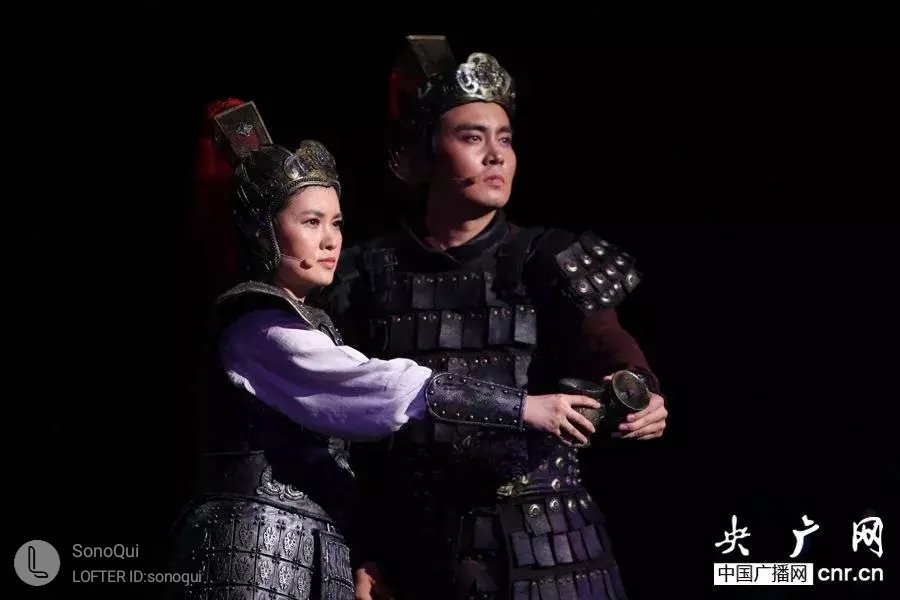 ZhangYingxi & ZhaoYue in traditional costume 