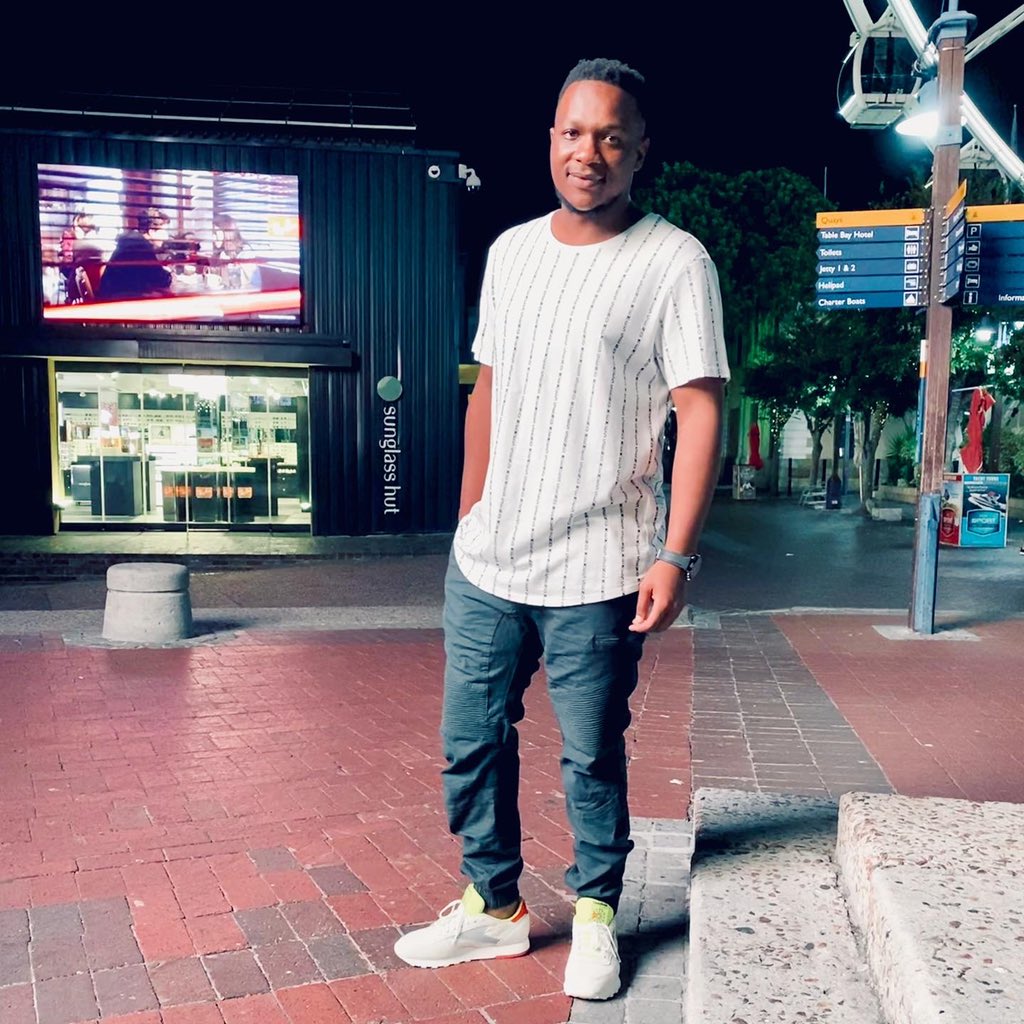 ChivasSA_'s tweet photo. Always move right so my watch is on another hand https://t.co/9npaNqCHiq