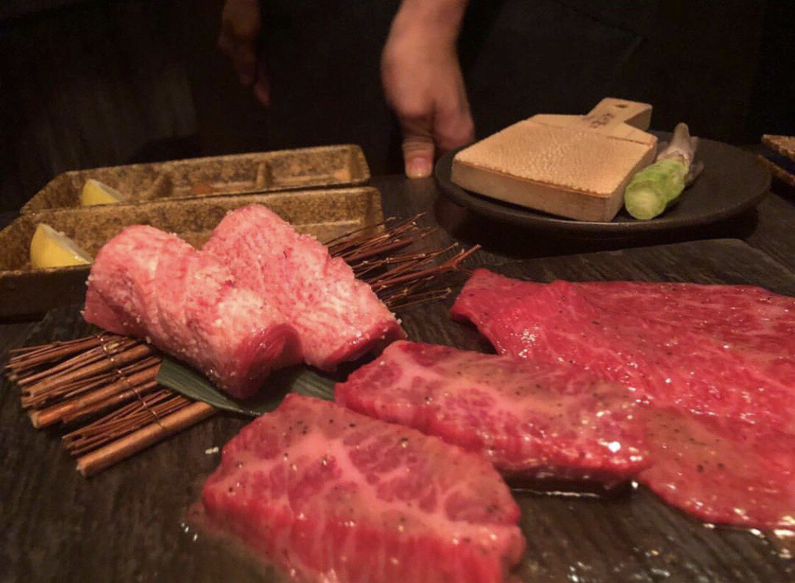 shuou6's tweet photo. 金を稼ぐ理由？

好きなものを食べる
好きな人と好きな事をする
自分の好きなものを片っ端ら買いまくる

確かにお金が
全てではないけど
何するのにもお金はかかる

お金＝悪

だと思ってる人はまず
その常識をぶっ壊さなきゃ
スタート地点にも立てない https://t.co/YJGlP1kEJK