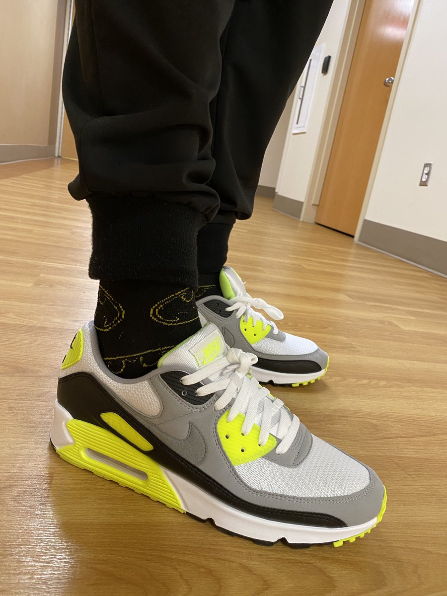 enginerdmd's tweet photo. Another day Another #AirMax for #AirMaxMonth #unDS #AirMax90
#SneakerDoc #wearfigs #NightShift https://t.co/OYkq57plv2