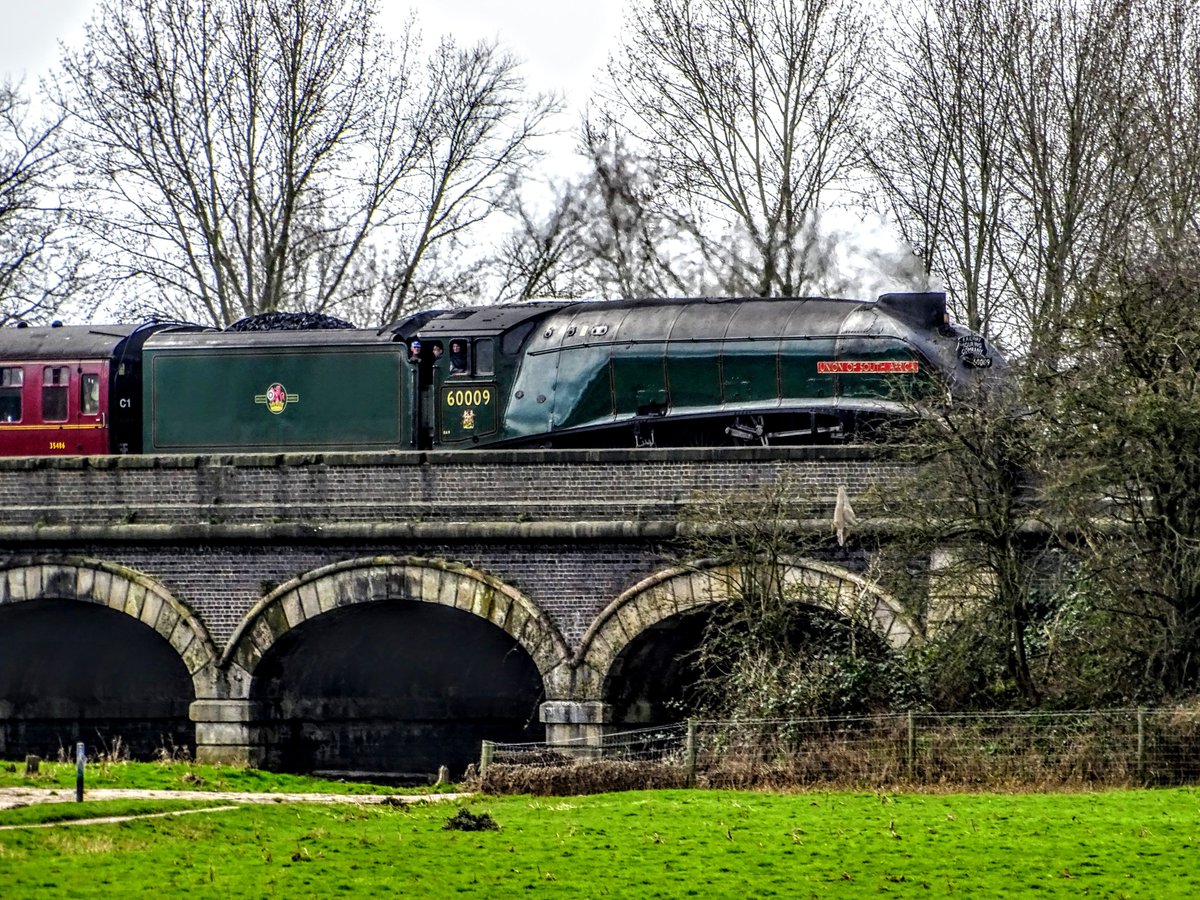 MarkDaine's tweet photo. @LongEatonLife LNER Class A4 4488 Union of South Africa crossing the Trent this morning. https://t.co/iN1HJbIGt1