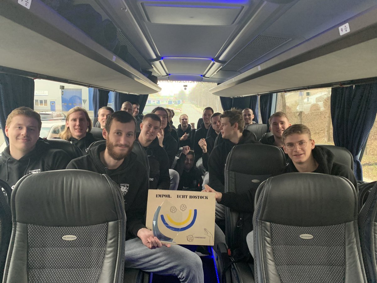 Die Mannschaft ist auf dem Weg nach Oranienburg! Um 18:30 Uhr ist Anpfiff in der MBS-Arena!💪🏻
Nachträglich möchte sich das Team bei allen Lesern und Wählern der <a href="/NNNonline/">NNN.de</a> für die Ehrung zur Mannschaft des Jahres 2019 bedanken!