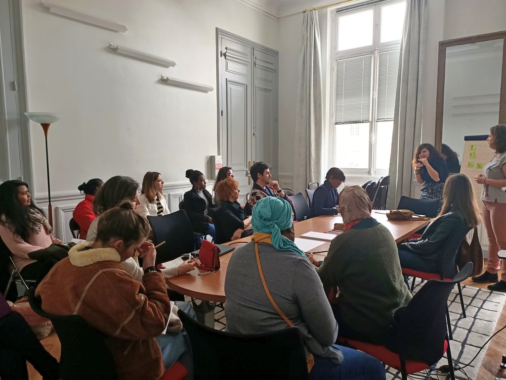 Helenebidard's tweet photo. Les tables rondes et les ateliers sur l'#égalitéprofessionnelle du #ForumFeministeParisien, c'est tout l'après midi à la @Mairiedu4e. Merci à toutes les expertes militantes et professionnelles de partager avec nous leurs savoirs ! #8mars https://t.co/KHZYqRa240