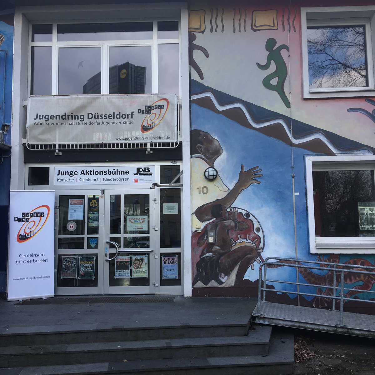 ActionautenD's tweet photo. Und heute beim @JugendringDdorf um beim #Verbandszeug jungen Menschen die ehrenamtlich mit Kindern und Jugendlichen arbeiten Grundlagen der #Visualisierung zu vermitteln. https://t.co/8kXGxJGa5I