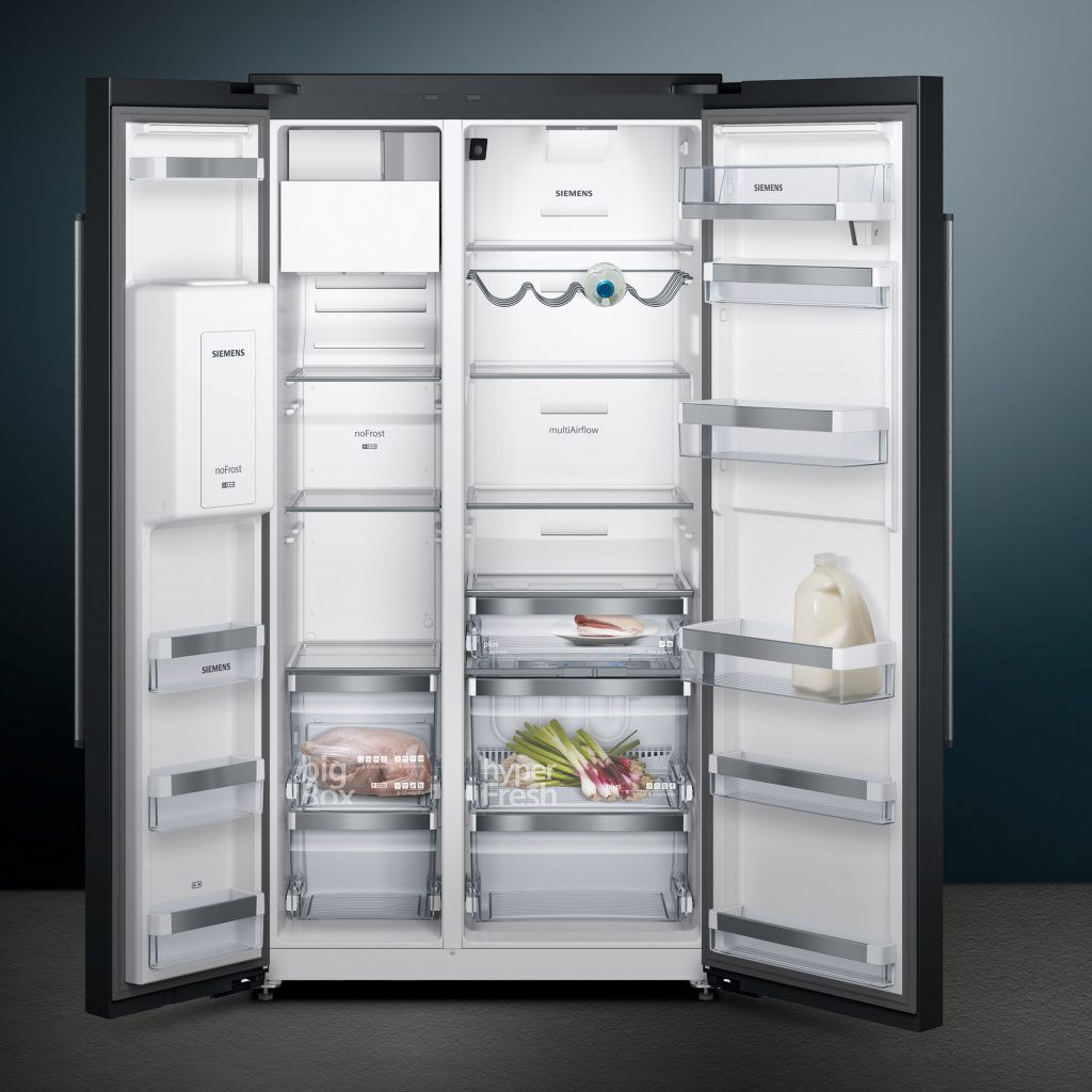 Check out this HUGE American style Fridge Freezer by <a href="/Siemens/">Siemens</a> buff.ly/3cq6McN

You can even check the contents via a camera app when out and about!

Oxford Kitchens and Bathrooms are an approved retailer of all Siemens appliances. For the latest info call - 01865 326 009