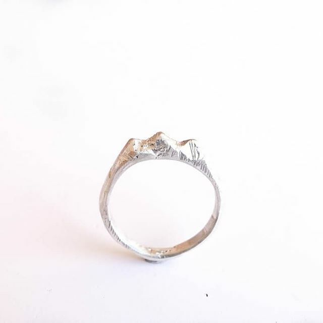 CREATEbyMaria's tweet photo. // Three peaks mountain ring in sterling silver. // https://t.co/CVE223lxSg https://t.co/NzIHVASiAm