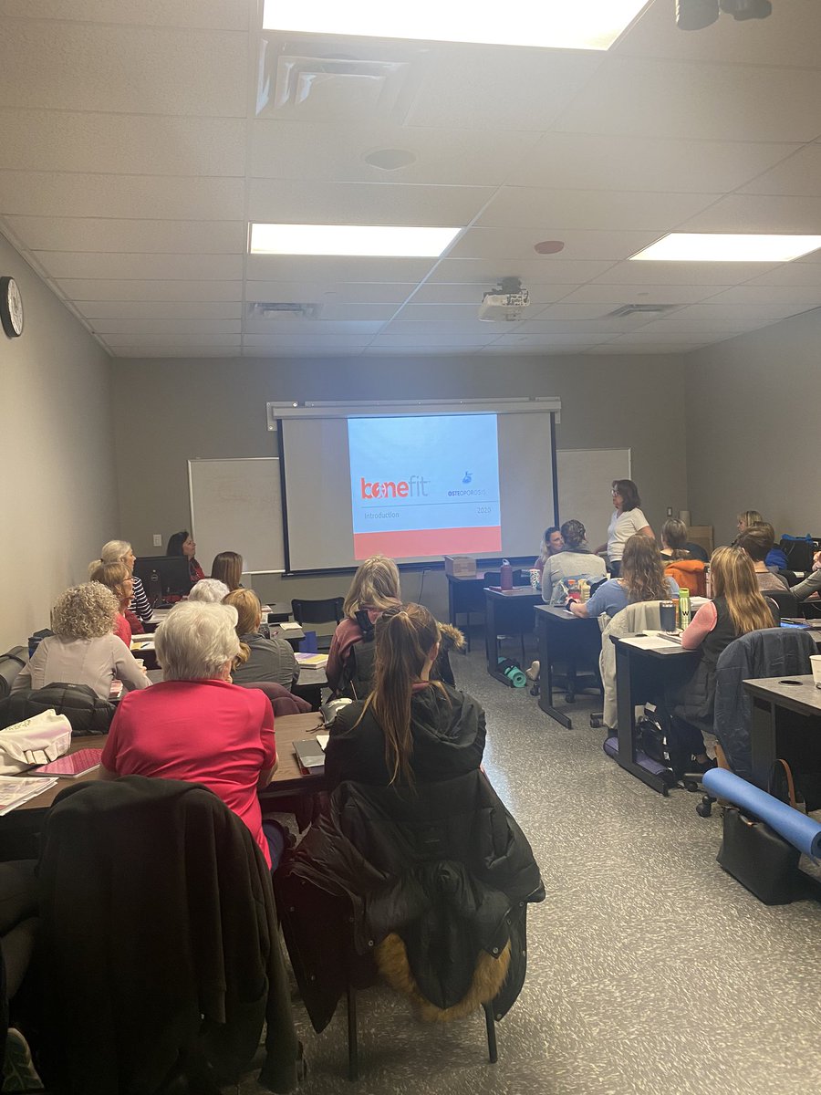 OsteoStrategyON's tweet photo. Let’s get #BoneFitTrained Chatham! We are excited to have a full house today with so many from the local community. @VON_Canada @PftChatham @StClairCollege https://t.co/5zkDbAFy6W