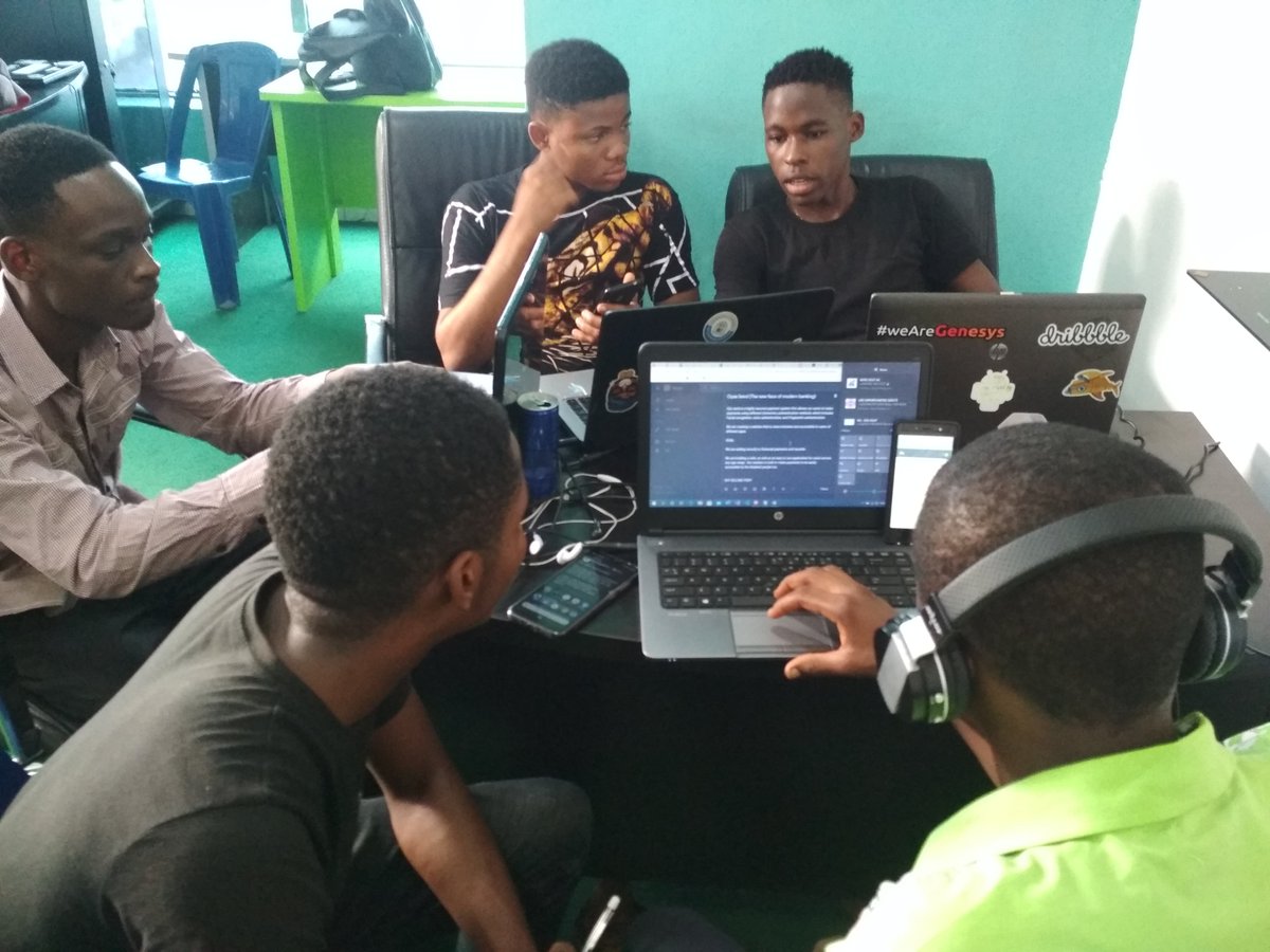 Tboidman's tweet photo. @Thisisobate and @code_dady @somtozech of team DSC ESUT https://t.co/WVCPrYdg95