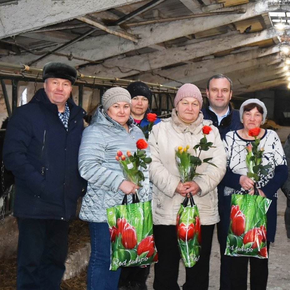 mo_vpp's tweet photo. Единороссы Похвистневского района поздравили сельских тружениц с Международным женским днём!  #8марта ЕР#ЕР63 https://t.co/iGW8HaYnyv