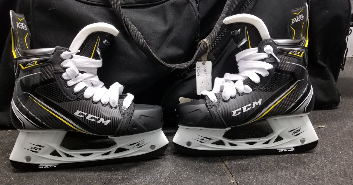 6CachetChrisLee's tweet photo. A little over a year ago I identified these skates as my next pair but wasn't willing to pay full price. They FINALLY went on sale and today's the first chance I have to wear them. Hopefully they were worth the wait.
#icehockey
#hockey
#skates
#hockeyskates
#ccm
#supertacks
#as1 https://t.co/HoavoQ7gPz