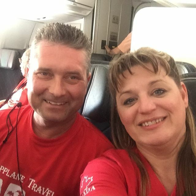 MelanieSteeves's tweet photo. Latest #planeselfie from this mornings hop from #alicesprings to #ayersrock https://t.co/xy6cyKfmYu https://t.co/8cvqTZ7mi1