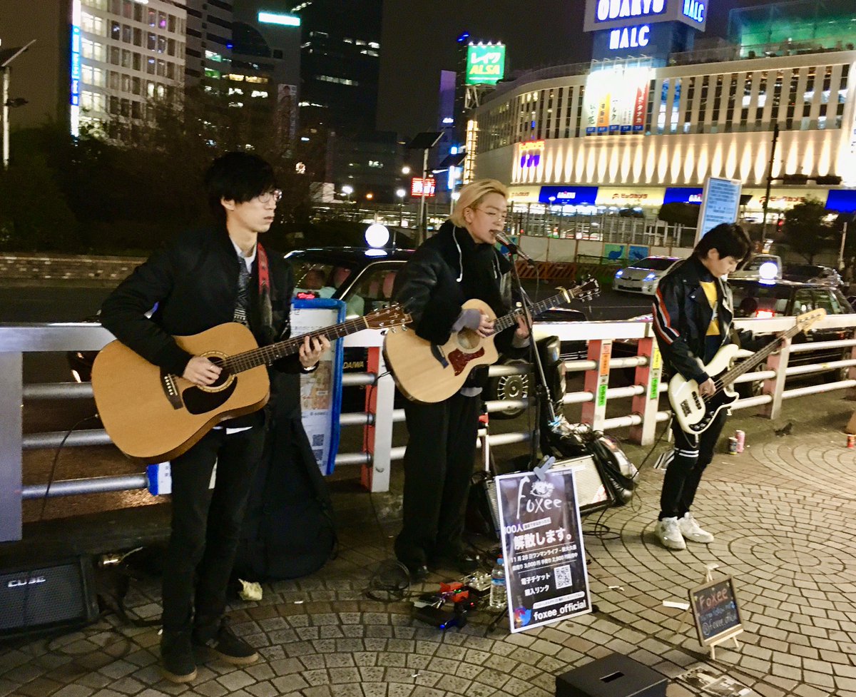 My__x_x__Fx's tweet photo. やっぱりこの看板はインパクトあるなぁ…( ◜௰◝ )🗯
#foxee #新宿 #路上ライブ #韓国 https://t.co/cFAeuLxtJC