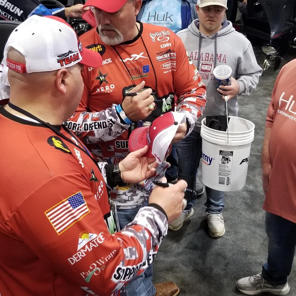 ArmyBassAnglers's tweet photo. #ArmyBassAnglers Pros from #WFNs hit TV Show #StrikeKings #FORCEonFORCE are swamped w/fans &amp; autographs at the Skeeter Boats booth @ the 2020 Bassmaster Classic EXPO--HOOAH! @SkeeterTeam @Lews_Fishing @wileyx @StrikeKingLures https://t.co/5kDIxTwXNd
