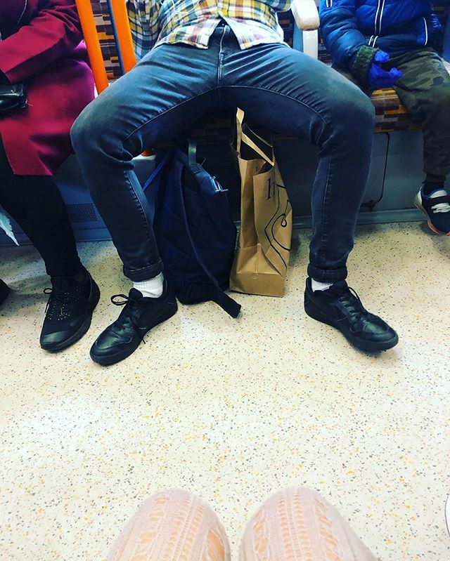 JasmineETHyde's tweet image. It’s very off-putting and actually a bit intimidating. Seriously- is there a real reason anyone needs to sit like this in public? #manspreading #tfl #appropriatebehavior ift.tt/32WfnQc