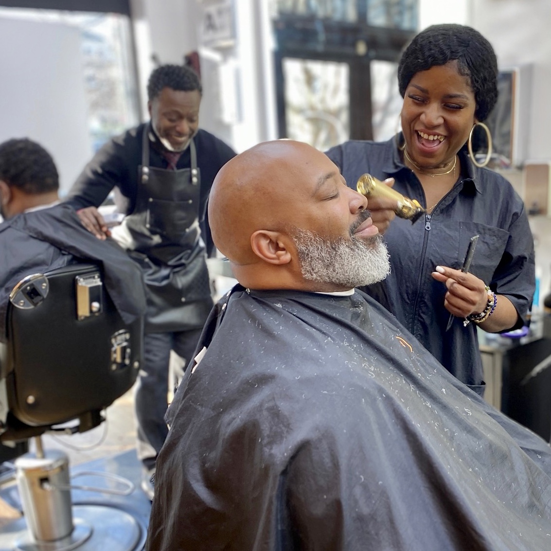 RenBarberShop's tweet photo. Good Vibes, Good People. 

The Renaissance Barbershop

 #travel #business #schedule #open7days #onlinescheduling #environment #haircut #fade #onlinescheduling #durhambarbershop #durhamnc #haircut #hair #flow #seamless #NCCU #UNC #DUKE https://t.co/D1aNZifZlN