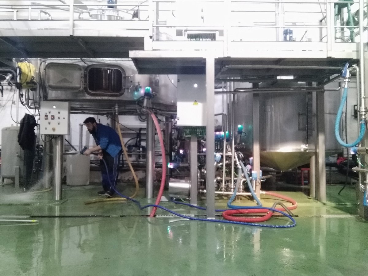 La soledad del cervecero, llega en el momento de limpiar. La elaboración que empezamos en <a href="/La_Cibeles/">Cervezas La Cibeles OFICIAL</a> esta mañana ya está en el hervido.