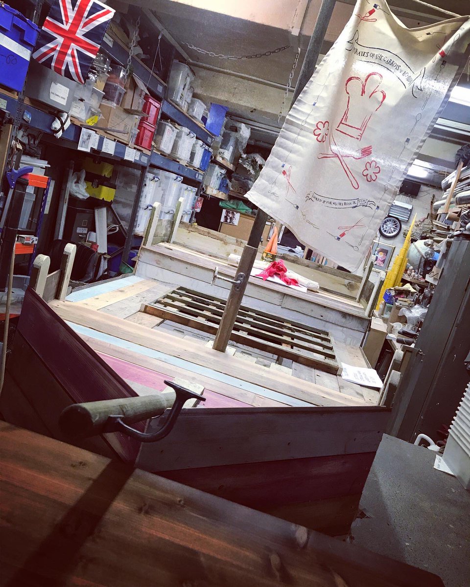 NewsfromBedlam's tweet photo. Proudly presenting our latest project for premier #chef du Monde @michelrouxjr inspired by (&amp; presented with)the #custom #JollyRoger #silk lining we designed for his #dinnersuit ...Le “Pirates of the Carrots’n’Bouillon” #teatowel !
#youwashilldry #washingup #dryingup #cleaningup https://t.co/Y45Y06PSiH