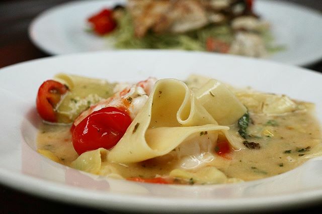 OakOven's tweet photo. Life is made up of magic and pasta. In this picture, the pasta is our handmade pappardelle
shrimp, artichoke, cherry tomato, lemon &amp; herbs. Happy Saturday! .
.
.
.
.
.
#freshpasta #handmadepasta #pappardelle #pasta #pastalover #itsliancuisine #eaternola #nolaeater #foodporn … https://t.co/sfkbmMB6XJ