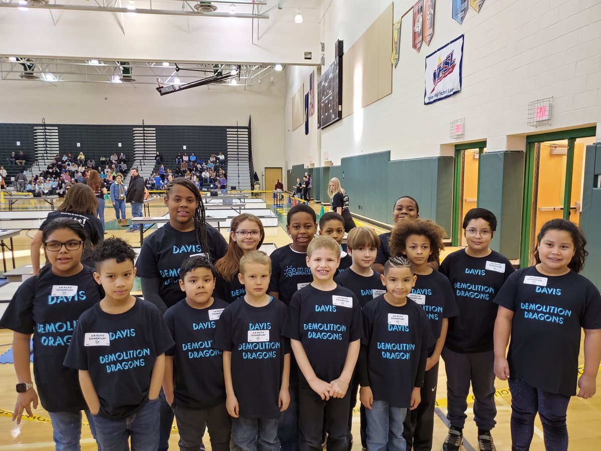 CrystalWill89's tweet photo. We're having a great time at the first robotics competition. @AMDavisElem #oneccps https://t.co/Sqv5FOuTIC