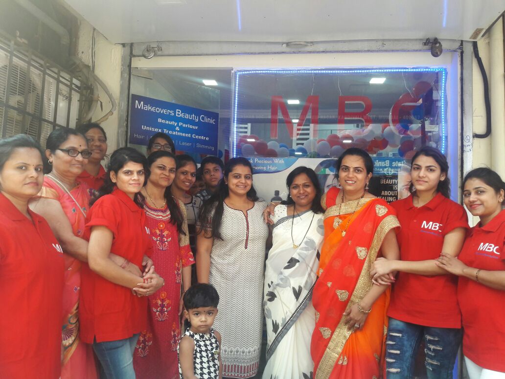 MumbaiMakeovers's tweet photo. Makeovers Beauty clinic 
is a Naturopathy, Cosmetology Center
Advanced Hair, Skin,&amp; Laser Treatment Center.
20 Years’ Experience 
Carbon Facial Skin Treatment 
Contact no. no: 9820781246, 7777043388, 
#MUMBAI
#India
#CARBON 
Kavita Khankar with staff
@OfficialPushpa https://t.co/lCstKk2SAk