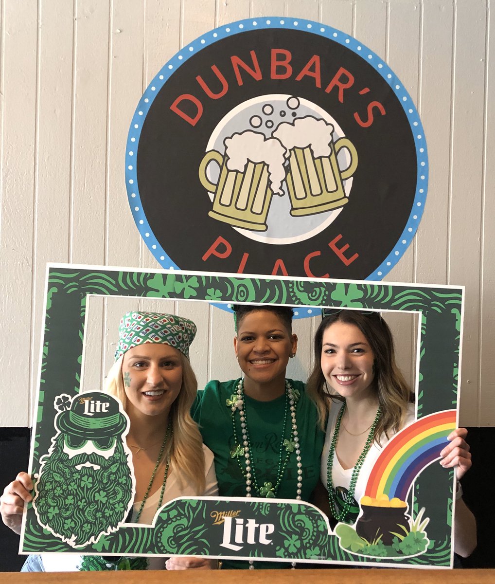 DunbarsPlace's tweet photo. #itsmillertime #stpracticeday 💚💰🌈🍀 https://t.co/tozv7lvrf0