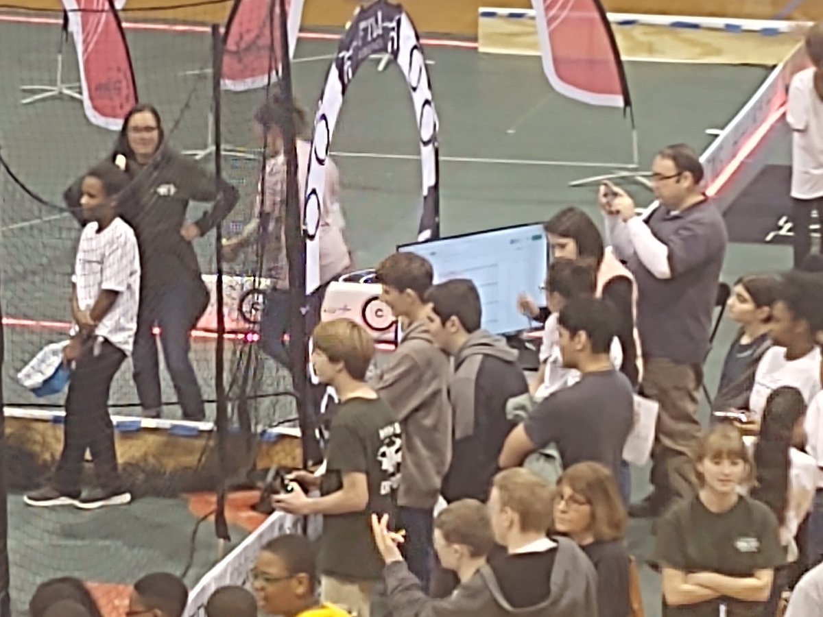 Enjoying the buzzing sounds of #drones <a href="/KMHS_GA/">Kennesaw Mountain HS</a> during the  Drone Competition and #FlyGirls training today! #KMHSstem <a href="/STEMsally/">Sally Creel</a> <a href="/STEMGeorgia/">STEM/ STEAM Georgia</a> <a href="/CobbMagnets/">CCSDMagnetExperience</a>
