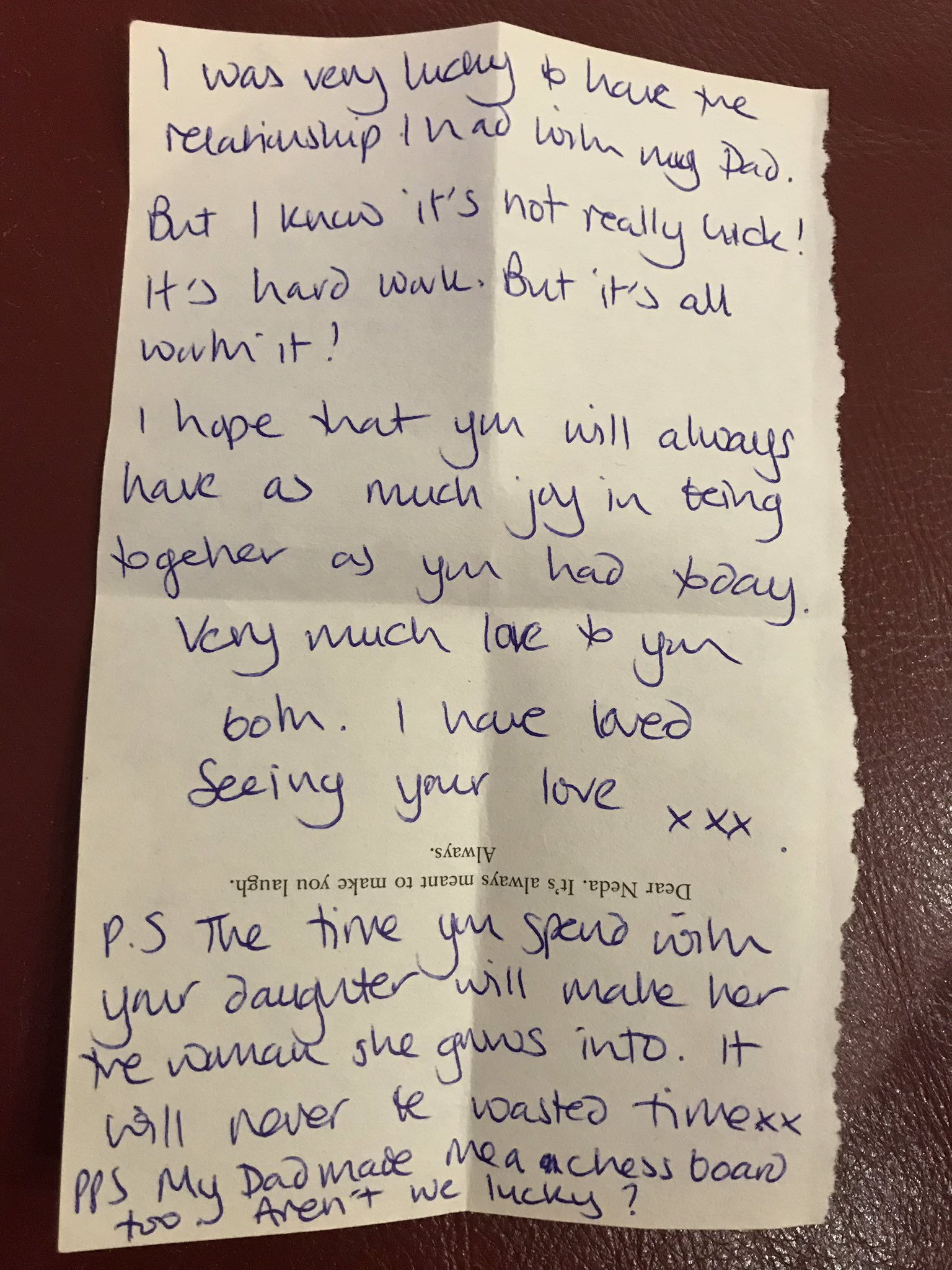 Dr Marta Tufet Bayona Today My 4yr Old Was With Her Dad At The Pub Playing Chess A Woman Handed Them This Emotional Note As They Left It S The Little
