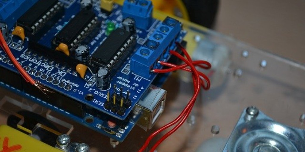 chipublib's tweet image. In this #CPLMakerLab workshop you program an Arduino board to read the sensor data of a digital thermometer to activate a motor, fan, or LED. 

#Arduino is an open-source electronics platform based on easy-to-use hardware and software. bit.ly/2PQB7aD