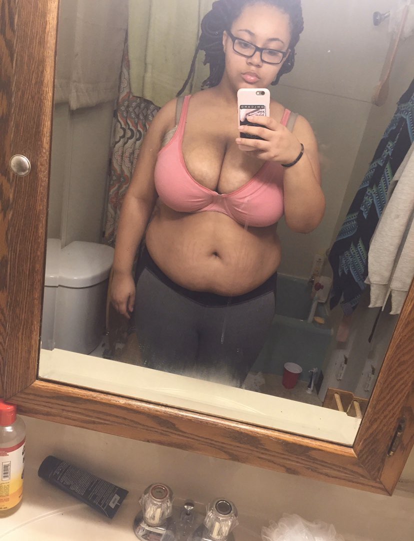 kellsreavis's tweet photo. before i post a pic, should i flex? yeah i should 🤩 https://t.co/NBjVoJWzQ5