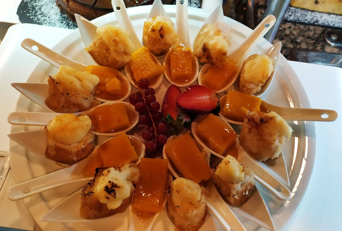 Siempre es buen momento para disfrutar de un bocado dulce en #MeliaSierraNevada, después de una jornada de esquí.
#MELIASPAIN
#meliaexperiencesierranevada
#onlyinmelia
#skiforia
#meliasierranevada