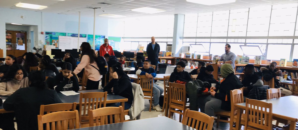 czam2974's tweet photo. Thank you Lord for a strong turn out! The @CrossHillAYPS Leadership Academy was a smashing success! 
Quotes from today:

“We all have a story...” -Teacher

“What a good group of kids..” -Partner Affiliate 

“Does a beverage come wit that pizza?” Student 🤦🏻‍♂️ https://t.co/30I07S62bX