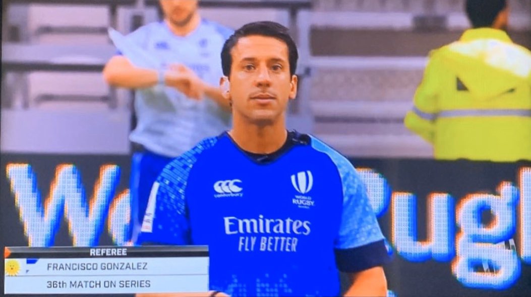 ReferatoURU's tweet photo. Francisco Gonzalez dice presente en #Vancouver7s arbitrando 🇿🇦 vs 🇯🇵 en su 36th partido del @WorldRugby7s https://t.co/wxNFaksjL5