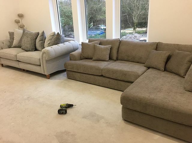 roses_build's tweet photo. One sofa for the family room has arrived and one for the lounge so they are currently sitting side by side in the family room until I can get round to painting the lounge. https://t.co/pz5iXf4DuE