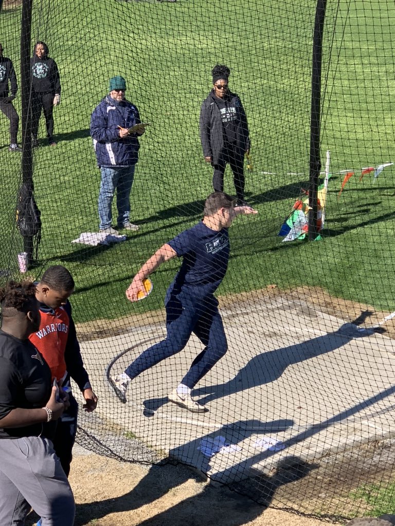 HoyaThrowers's tweet photo. #HoyaThrowers in action today at the Wolverine Invitational 👍 #SlingTheDiscus https://t.co/8OCggqFF2g