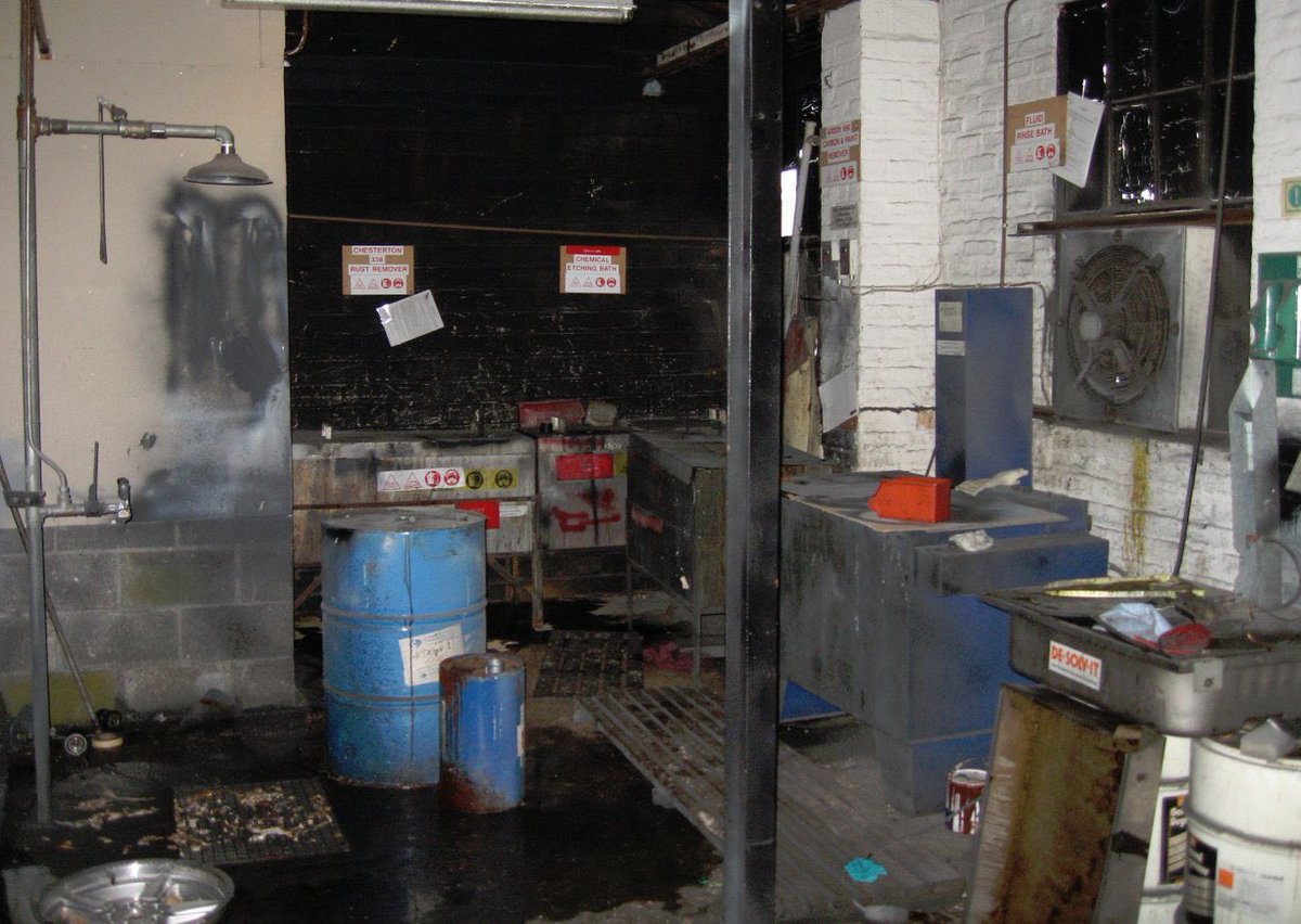machlooper's tweet photo. @EastVeterans @TheHSA @IrishTimes @IrishMirror @mickthehack @aosnodaigh @JMcGuinnessTD This place #EngineShop #AirCorps has left many of us #sick , #dying or #dead . Saddened me to see the neglect still going on. While not #chemicals, #Mold is a terrible trigger for #immune #disease .
#Delay_Deny_Die https://t.co/nNAA2g5bgi